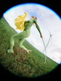 kris_bindi_detka — fisheye flower field / dynamic step