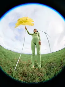 kris_bindi_detka — fisheye flower field / standing silhouette